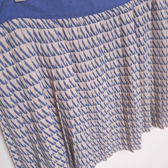 Club Monaco NWT Women's 12 Mini Skirt Cream, Blue Print Pleated Lined Geometric - Picture 2 of 8